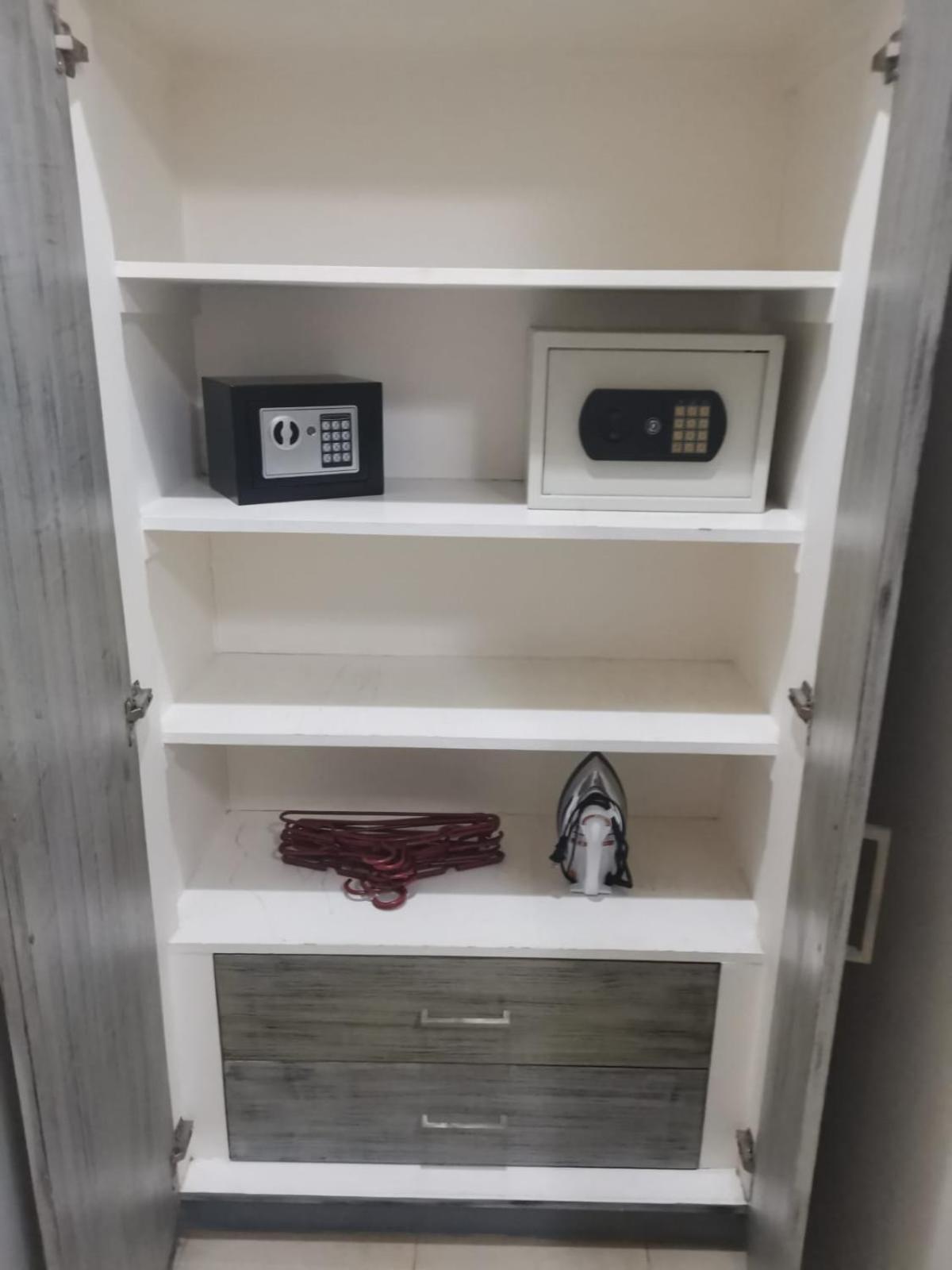Big King Near Sm - Fast Wifi Apartment *