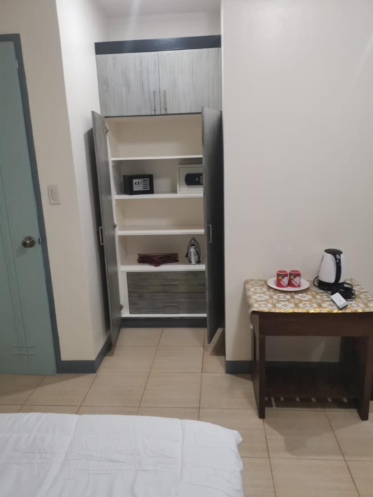 Big King Near Sm - Fast Wifi Apartment *